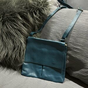 Vera pelle leather cross body bag 

Green 

Leather 

New